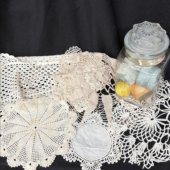 Project doilies and crochet thread - Picture 4 of 5